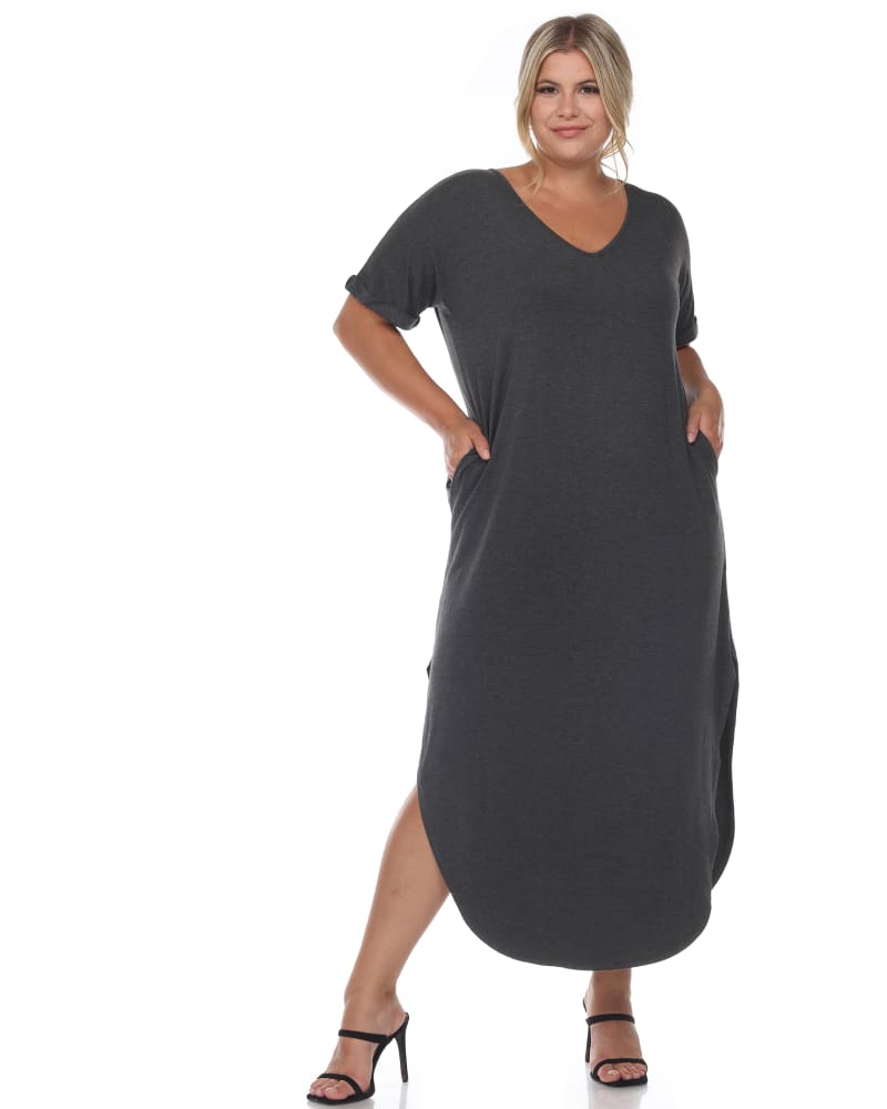 Front of a model wearing a size 1X Short Sleeve V-neck Maxi Dress in Charcoal by White Mark. | dia_product_style_image_id:246665